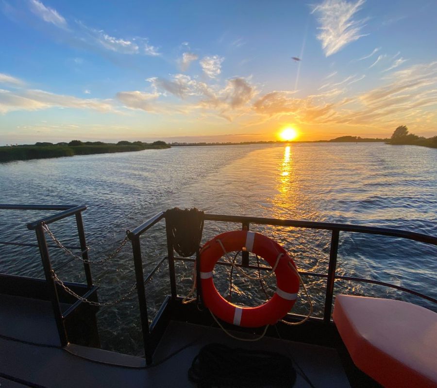 7-intro-VaarHuis-avond-sneekermeer.jpg